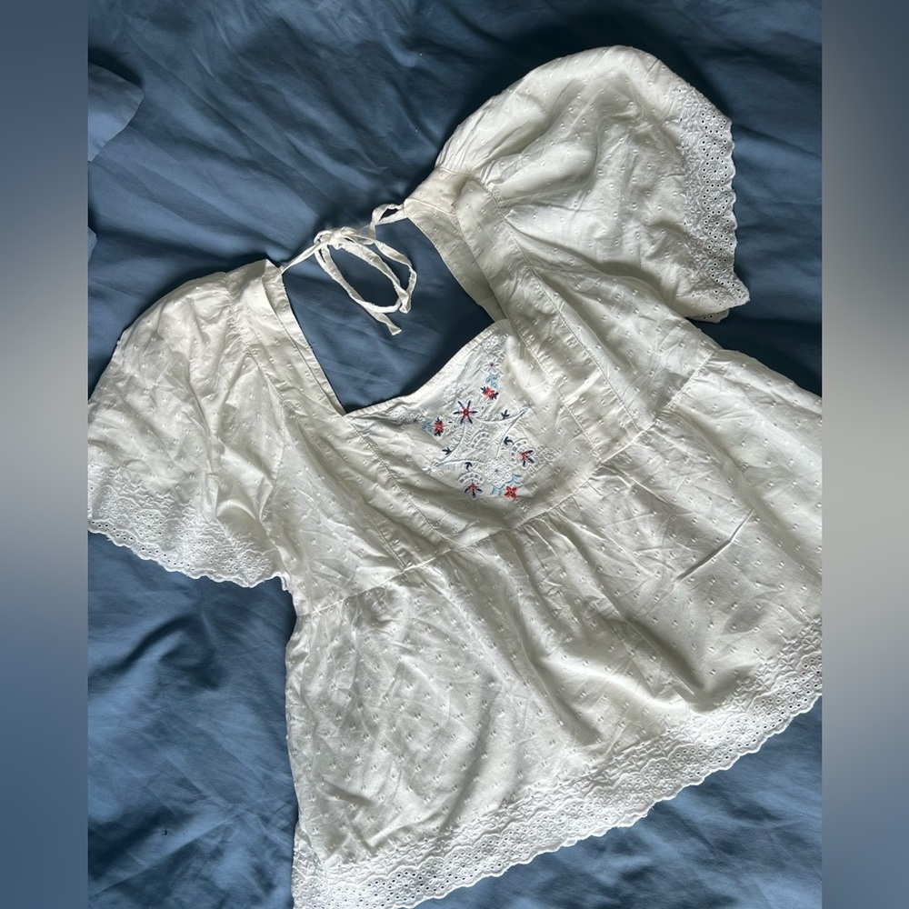 Old Navy White embroidered boho square neck peplum blouse size Large
